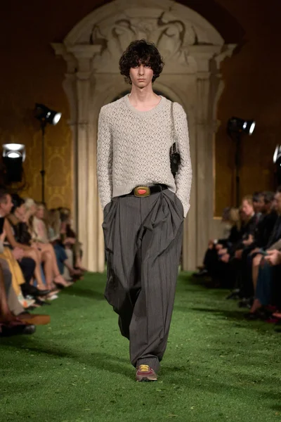 Look 64